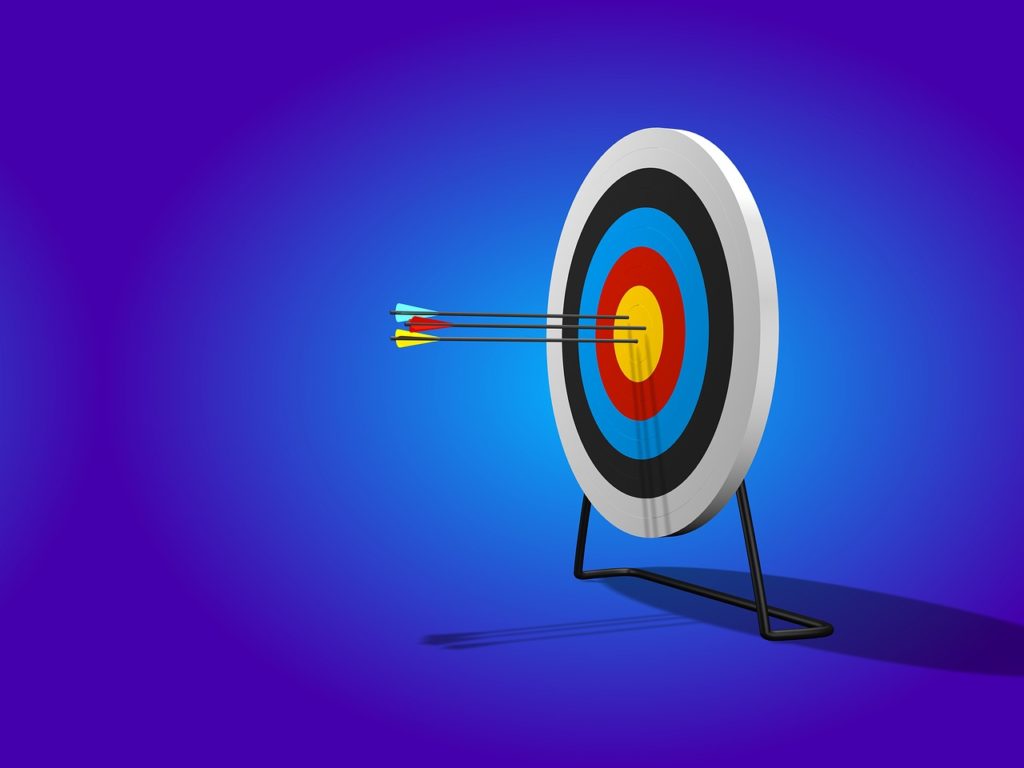 Pic of a dartboard …used for the blog post entitled: “ONLINE SUCCESS: How to properly set goals so you actually reach them.”